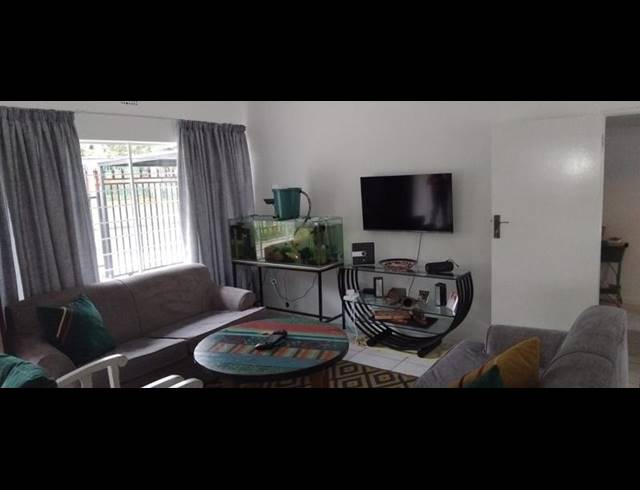 3 BEDROOM PROPERTY TO RENT IN ALBERTSKROON